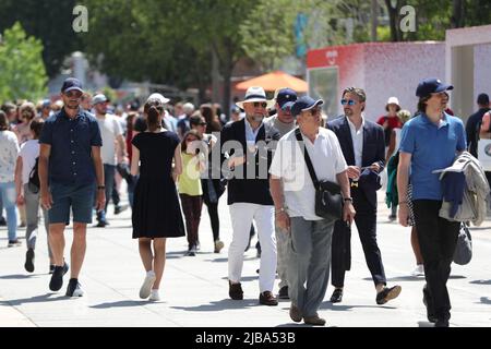 4th juin 2022 ; Roland Garros, Paris, France : tournoi de tennis ouvert français : les fans arrivent pour la finale de la Ladie Banque D'Images