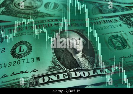 Dollar AMÉRICAIN avec un graphique boursier en baisse. Tableau de baisse du dollar. Le concept de la crise du dollar. Crise économique des États-Unis d'Amérique Banque D'Images