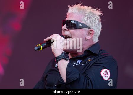 Nuremberg, Allemagne. 04th juin 2022. Bryan Keith 'Dexter' Holland, guitariste et chanteur du groupe punk américain The providing, se produit au festival en plein air 'Rock im Park' avec son groupe. C'est l'un des plus grands festivals de musique de Bavière. Les années précédentes, jusqu'à 70 000 fans de rock étaient venus. Le festival dure jusqu'à 5 juin. Credit: Daniel Karmann/dpa/Alay Live News Banque D'Images