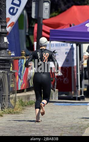 SwimXperience 2022, courses de natation et obstacles organisés par la fédération française de natation et l'Hôtel de ville du 10th arrondissement de Paris, sur le canal Saint Martin à Paris, France, sur 04 juin 2022. Photo de Patrice Pierrot/ABACAPRESS.COM Banque D'Images