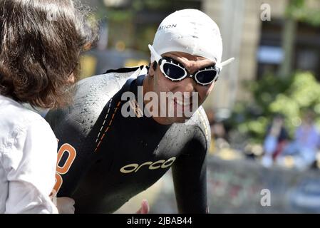 SwimXperience 2022, courses de natation et obstacles organisés par la fédération française de natation et l'Hôtel de ville du 10th arrondissement de Paris, sur le canal Saint Martin à Paris, France, sur 04 juin 2022. Photo de Patrice Pierrot/ABACAPRESS.COM Banque D'Images