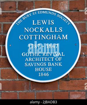 Plaque bleue à la tour Norman célébrant Lewis Nockalls Cotingham architecte, Lewis Nockalls Cotingham , Suffolk, Angleterre, Royaume-Uni Banque D'Images