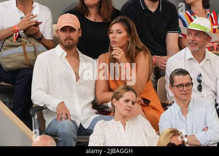 Camille Cerf, Theo Fleury dans les stands lors de l'ouverture française Roland Garros 2022 sur 04 juin 2022 à Paris, France. Photo de Nasser Berzane/ABACAPRESS.COM Banque D'Images