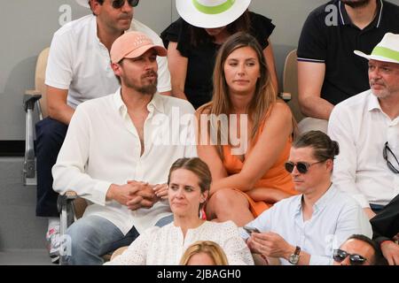 Camille Cerf, Theo Fleury dans les stands lors de l'ouverture française Roland Garros 2022 sur 04 juin 2022 à Paris, France. Photo de Nasser Berzane/ABACAPRESS.COM Banque D'Images