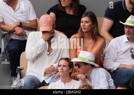 Camille Cerf, Theo Fleury dans les stands lors de l'ouverture française Roland Garros 2022 sur 04 juin 2022 à Paris, France. Photo de Nasser Berzane/ABACAPRESS.COM Banque D'Images