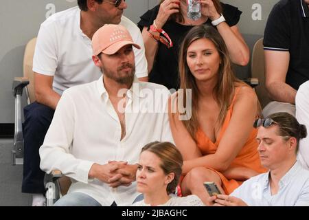 Camille Cerf, Theo Fleury dans les stands lors de l'ouverture française Roland Garros 2022 sur 04 juin 2022 à Paris, France. Photo de Nasser Berzane/ABACAPRESS.COM Banque D'Images