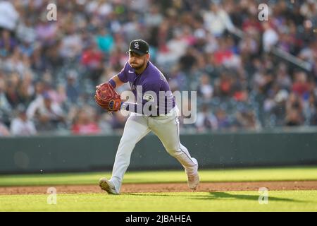 Denver CO, États-Unis. 3rd juin 2022. Colorado arrêt court Jose Iglesias (11) fait un jeu pendant le jeu avec Atlanta Braves et Colorado Rockies tenu à Coors Field dans Denver Co. David Seelig/Cal Sport Medi. Crédit : csm/Alay Live News Banque D'Images
