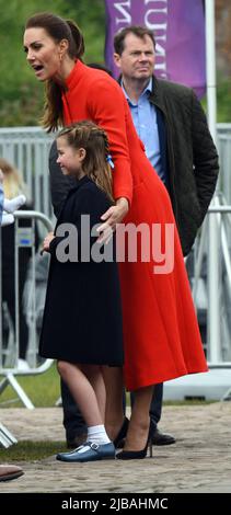 Cardiff, Royaume-Uni. 04 juin 2022. Le prince William, duc de Cambridge, Catherine, duchesse de Cambridge et leurs enfants le prince George et la princesse Charlotte visitent le château de Cardiff lors des célébrations du Jubilé de platine pour la reine Elizabeth ll à Cardiff, au pays de Galles. Crédit: Anwar Hussein crédit: Anwar Hussein/Alay Live News crédit: Anwar Hussein/Alay Live News Banque D'Images