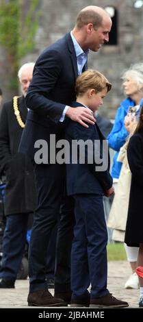 Cardiff, Royaume-Uni. 04 juin 2022. Le prince William, duc de Cambridge, Catherine, duchesse de Cambridge et leurs enfants le prince George et la princesse Charlotte visitent le château de Cardiff lors des célébrations du Jubilé de platine pour la reine Elizabeth ll à Cardiff, au pays de Galles. Crédit: Anwar Hussein crédit: Anwar Hussein/Alay Live News crédit: Anwar Hussein/Alay Live News Banque D'Images