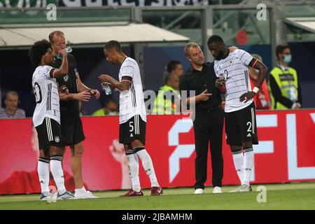 Bologne, Italie. 04th juin 2022. ROME, Italie - 04.06.2022: Hans-Dieter Flick, ANTONIO RUDIGER (ALLEMAGNE) lors du match de football de la Ligue des Nations de l'UEFA 2023 entre l'Italie et l'Allemagne au Stadio Dall'Ara à Bologne le 04 juin 2022. Crédit : Agence photo indépendante/Alamy Live News Banque D'Images