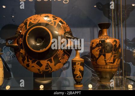 Leiden, pays-Bas - 07 AOÛT 2021 : une collection de vases grecs anciens. Poterie décorée de Grèce antique. Banque D'Images