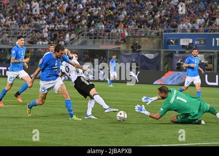 Bologne, Italie. 04th juin 2022. Goalchance Timo WERNER (GER), action, duels contre Francesco ACERBI (ITA) et goalwart Gianluigi DONNARUMMA (ITA), scène de zone de pénalité. Football UEFA Nations League, groupe phase 1.match day Italie (ITA) - Allemagne (GER) 1-1, on 4 juin 2022, Renato Dall `Stade Ara Bologna crédit: dpa/Alay Live News Banque D'Images