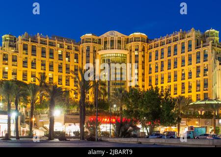 Eilat, Israël - 21 mai 2009 : Hôtel Hilton illuminé à Eilat au crépuscule Banque D'Images