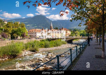 Merano, Italie - 27 septembre 2021: Merano (ou Meran) est une ville entourée de montagnes près de la vallée du Passier et de Val Venosta (Tyrol du Sud, Italie) Banque D'Images