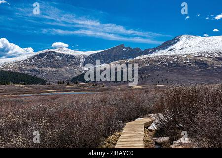 Vues multiples sur la crête de Sawtooth entre Mt. Evans et Bierstadt peuvent être vus depuis le sentier jusqu'à Mt. Bierstadt, qui sont 2 des 14teeners Colorado. Banque D'Images