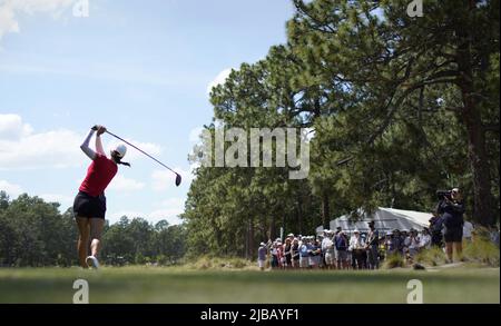 Southern Pines, États-Unis. 04th juin 2022. Minjee Lee, d'Australie, se présente sur le huitième trou lors de la troisième manche du championnat ouvert féminin 77th de l'USGA au Pine Needles Lodge and Golf Club de Southern Pines, en Caroline du Nord, samedi, 4 juin 2022. Photo de Bob Strong/UPI crédit: UPI/Alay Live News Banque D'Images