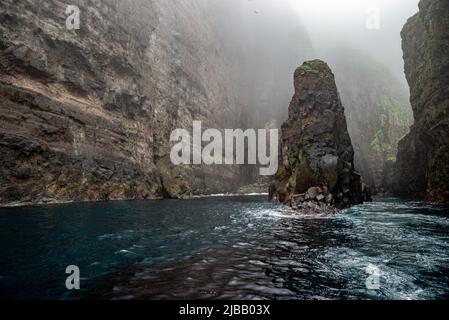 Vestmanna imposantes falaises de mer, île de Streymoy, îles Féroé Banque D'Images