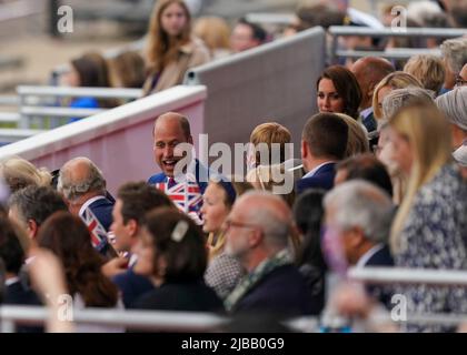 Le duc de Cambridge (au centre) devant le Parti platine au Palais devant Buckingham Palace, Londres, le troisième jour des célébrations du Jubilé platine pour la reine Elizabeth II Date de la photo: Samedi 4 juin 2022. Banque D'Images