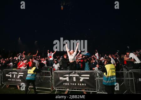 Les fans de l'Angleterre au Fanzone 4TheFans se sont établis à Event City à Manchester, au Royaume-Uni, pour célébrer leur demi-finale Euro 2020 contre le Danemark au stade Wembley sur 7 juillet 2021. Avec: Fans de football atmosphère où: Manchester, Royaume-Uni quand: 07 juillet 2021 crédit: Graham Finney/WENN Banque D'Images