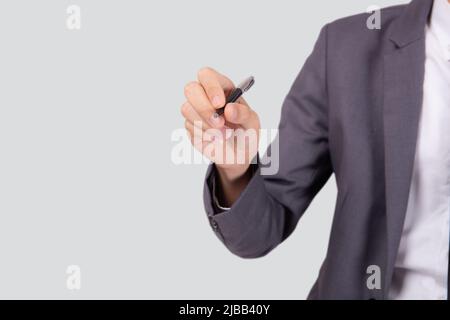 Mains d'homme d'affaires écrivant avec un stylo pour la planification et la présentation isolé sur fond blanc, message pour la publicité, idée et inspiration, un Banque D'Images