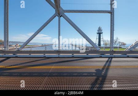 Vue sur le port de Duluth depuis le pont levant aérien Banque D'Images