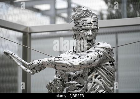 Près du court Philippe Chatrier et de la nouvelle entrée Grand public, la nouvelle statue du joueur de tennis Rafael Nadal. Oeuvre de l'artiste Jordi Diez Fernandez. Illustration lors de l'Open de France, tournoi de tennis Grand Chelem sur 3 juin 2022 au stade Roland-Garros à Paris, France - photo Victor Joly / DPPI Banque D'Images