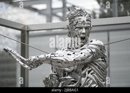 Près du court Philippe Chatrier et de la nouvelle entrée Grand public, la nouvelle statue du joueur de tennis Rafael Nadal. Oeuvre de l'artiste Jordi Diez Fernandez. Illustration lors de l'Open de France, tournoi de tennis Grand Chelem sur 3 juin 2022 au stade Roland-Garros à Paris, France - photo : Victor Joly/DPPI/LiveMedia Banque D'Images