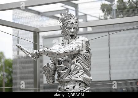 Près du court Philippe Chatrier et de la nouvelle entrée Grand public, la nouvelle statue du joueur de tennis Rafael Nadal. Oeuvre de l'artiste Jordi Diez Fernandez. Illustration lors de l'Open de France, tournoi de tennis Grand Chelem sur 3 juin 2022 au stade Roland-Garros à Paris, France - photo : Victor Joly/DPPI/LiveMedia Banque D'Images