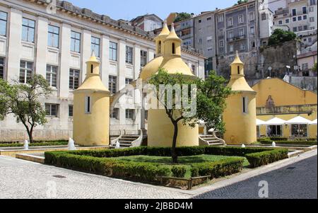 Cloître de Manga, alias Jardim da Manga, œuvre architecturale Renaissance avec fontaines, date de 1528, Coimbra, Portugal Banque D'Images