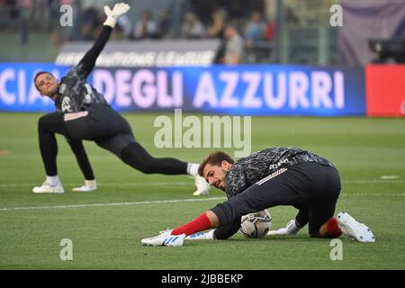 Bologne, Italie. 04th juin 2022. Goalwart Kevin TRAPP (GER) et goalwart Manuel NEUER (GER) Warming up, action. Football UEFA Nations League, groupe phase 1.match day Italie (ITA) - Allemagne (GER) 1-1, on 4 juin 2022, Renato Dall `Stade Ara Bologna crédit: dpa/Alay Live News Banque D'Images