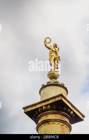 Tosouris, France. 24 mai 2022. La Renommée ou Dame Holose par Jean Rancy au 16th siècle situé sur la place DePuy Banque D'Images