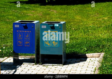 Déchets recyclage recyclage recyclage urbain recyclage pollution plastique élimination de l'environnement, pour la couleur verte de coloré pour verre coloré, déchets organiques Banque D'Images