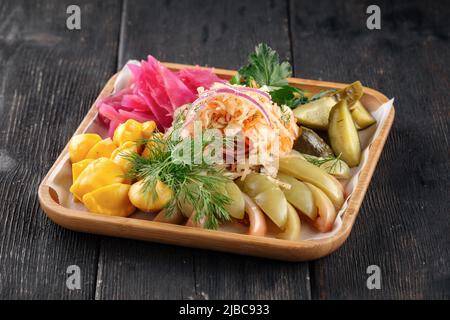 Assortiment de légumes marinés hors-d'œuvre Banque D'Images