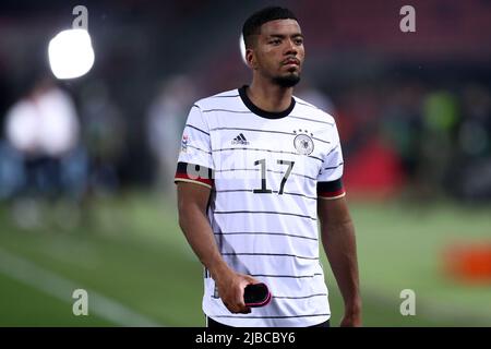 Benjamin Henrichs d'Allemagne regarde pendant le match de l'UEFA Nations League Group C entre l'Italie et l'Allemagne au Stadio Dall'Ara on 4 juin 2022 à Bologne, Italie . Banque D'Images