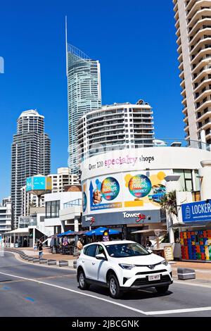 Queensland Australie / les appartements High Rise dominent la ligne d'horizon de Surfers Paradise. Banque D'Images