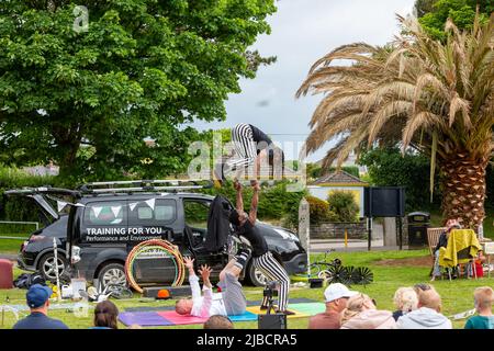 Camborne,Cornwall,UK,5th juin 2022,un pique-nique dans le parc pour célébrer le Jubilé de platine de la Reine a eu lieu à Camborne, en Cornouailles. Toutes les activités ont été libres de leçons de skateboard, de spectacles acrobatiques, de cirque et de peinture faciale, etc. En 2022, sa Majesté la Reine deviendra le premier monarque britannique à célébrer un Jubilé de platine après 70 ans de service.Credit: Keith Larby/Alay Live News Banque D'Images