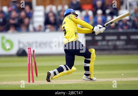 Scott Borthwick, de Durham, est animé par Ben Sanderson lors du match de groupe Vitality Blast T20 North au Seat unique Riverside, Chester le Street. Date de la photo: Dimanche 5 juin 2022. Banque D'Images