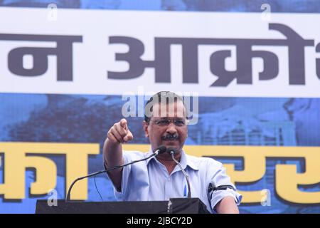 Delhi, Inde. 05th juin 2022. Le Premier ministre de Delhi, Arvind Kejriwal, lors de son discours lors d'une manifestation organisée par le Parti AAM Aadmi contre les récents meurtres d'Hindous du Cachemire. (Photo de Kabir Jhangiani/Pacific Press) crédit: Pacific Press Media production Corp./Alay Live News Banque D'Images