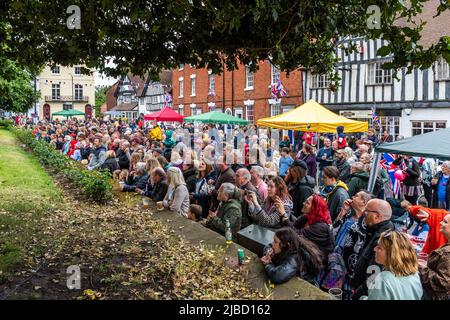 Alcester, Warwickshire, Royaume-Uni. 5th juin 2022. Des centaines de personnes ont profité aujourd'hui d'une grande fête de rue à Alcester, dans le Warwickshire, dans le cadre des célébrations du Jubilé de platine. Crédit : AG News/Alay Live News Banque D'Images