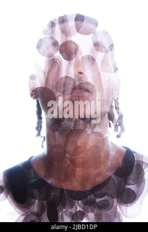 Peinture. Motif peint à la main associé à un portrait Banque D'Images