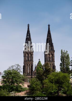 Basilique Saint-Pierre et Saint-Paul ou Bazilika svateho Petra a Pavla, église néo-gothique de la forteresse Vysehrad à Prague, République tchèque Banque D'Images