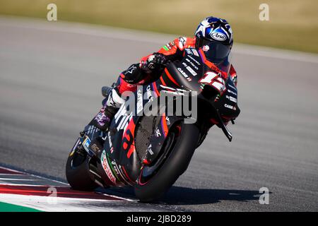 5th juin 2022; Circuito de Catalunya, Montmelo, Barcelone, Espagne: Gran PPremi Monster Energy de Catalunya, MotoGP d'Espagne, jour de course: Maverick Vinales d'Espagne manèges les (12) Aprilia MotoGP pendant l'échauffement crédit: Pablo Guillen/Alamy Banque D'Images