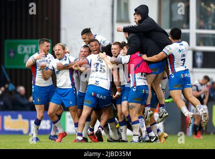 Jacob Miller, de Wakefield Trinity (deuxième à gauche), coéquipiers pendant le match de la Super League de Betfred au stade de soutien de Bebe Well, Wakefield. Date de la photo: Dimanche 5 juin 2022. Banque D'Images