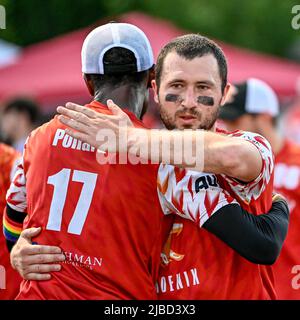 Match de compétition Frisbee ultime - joueurs professionnels de Frisbee AUDL sur le disque Phoenix USA de Philadelphie Banque D'Images