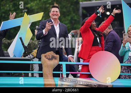 Tony Hadley, du Ballet de Spandau, lors du Jubilé de platine en face de Buckingham Palace, Londres, le quatrième jour des célébrations du Jubilé de platine. Date de la photo: Dimanche 5 juin 2022. Banque D'Images