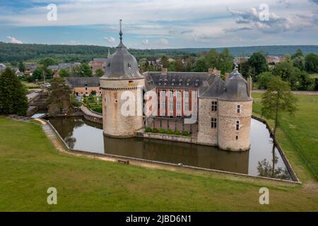 Lavaux Sainte-Anne, Belgique - 4 juin 2022 : vue aérienne du château historique de Lavaux-Sainte-Anne dans le sud de la Belgique Banque D'Images