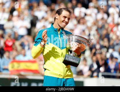 Paris, France, le 5th juin 2022. Le joueur espagnol de tennis Rafael Nadal après avoir remporté le tournoi de tennis de l'Open de France 2022 à Roland Garros le dimanche 6th juin 2022., © Juergen Hasenkopf / Alamy Live News Banque D'Images