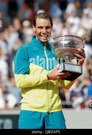 Paris, France, le 5th juin 2022. Le joueur espagnol de tennis Rafael Nadal après avoir remporté le tournoi de tennis de l'Open de France 2022 à Roland Garros le dimanche 6th juin 2022., © Juergen Hasenkopf / Alamy Live News Banque D'Images