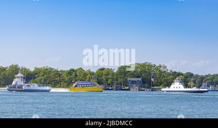 Hampton Jitney ferry et Shelter Island ferry Banque D'Images