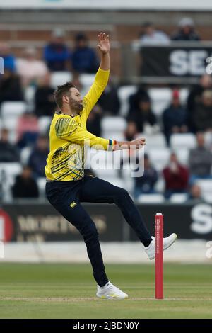 CHESTER LE STREET, ROYAUME-UNI. 5th JUIN Andrew Tye de Durham Bowls pendant le match de Blast Vitality T20 entre le Durham County Cricket Club et le Northamptonshire County Cricket Club au Seat unique Riverside, Chester le Street, le dimanche 5th juin 2022. (Crédit : will Matthews | MI News) crédit : MI News & Sport /Alay Live News Banque D'Images